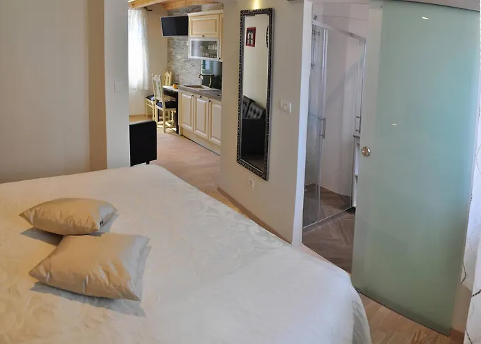 Cosy In The Center Split